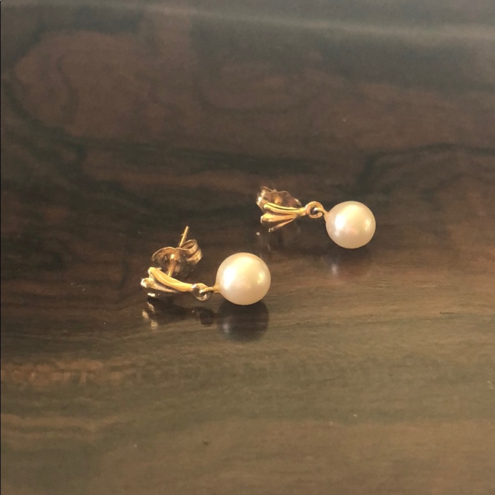 Pearl earrings yellow gold